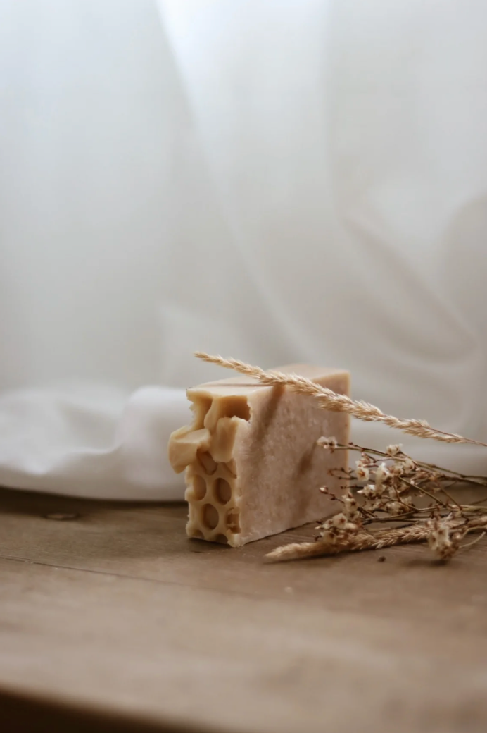 Savon exfoliant Zarits au miel, aux épices chaï et à l'eucalyptus citronné