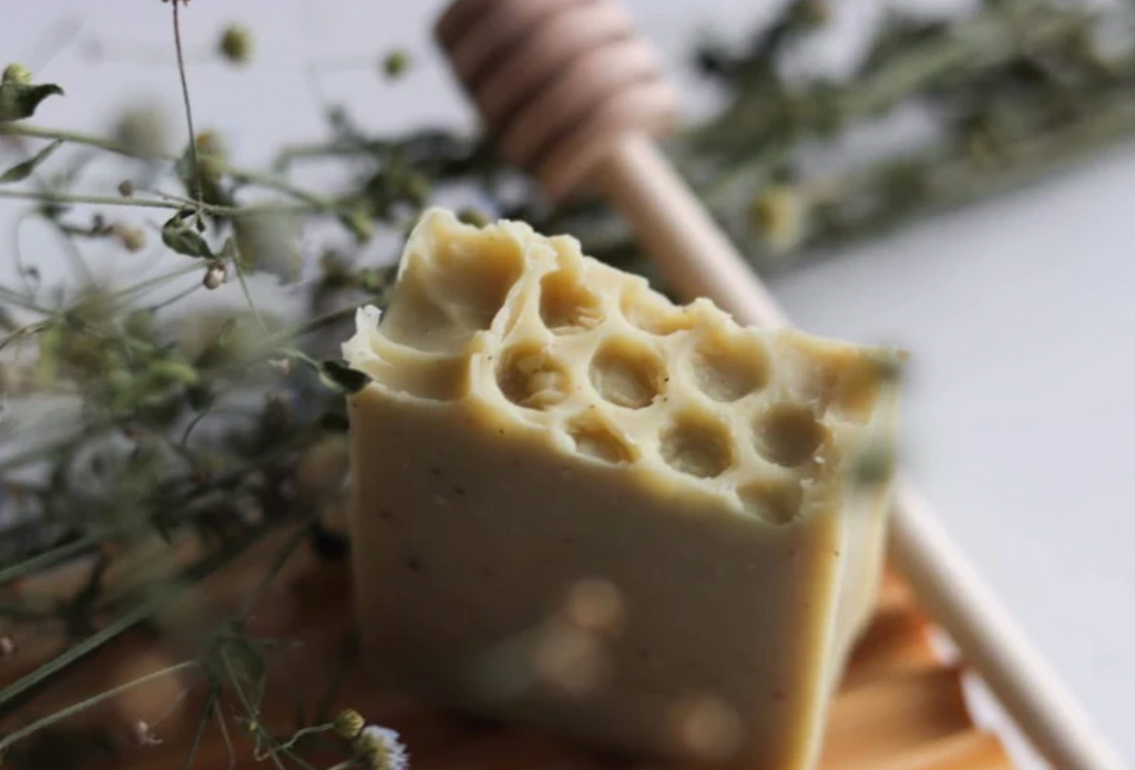 Savon exfoliant Zarits au miel, aux épices chaï et à l'eucalyptus citronné