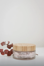 Beurre corporel exfoliant fouetté à la lavande et à l'hibiscus de Zarits