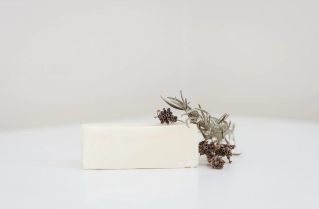 Barre d'huile de massage solide à l'eucalyptus et à la lavande de Zarits