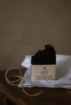 Savon Zarits au charbon noir, baume de sapin et orange douce